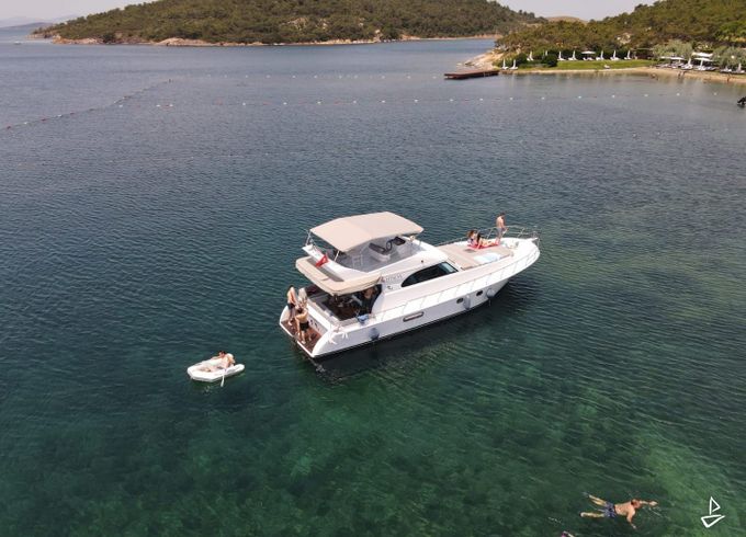 Custom Made Motoryacht