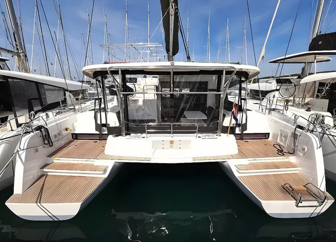 Lagoon 42