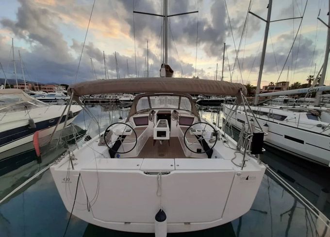 Dufour 430