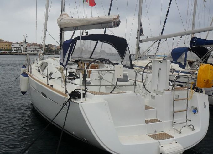 Beneteau Oceanis 43