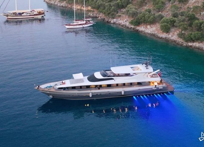 Custom Made Motoryacht