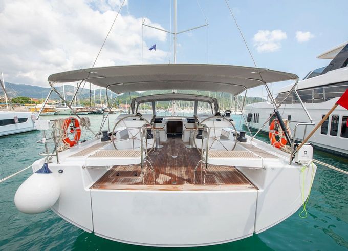 Hanse 548