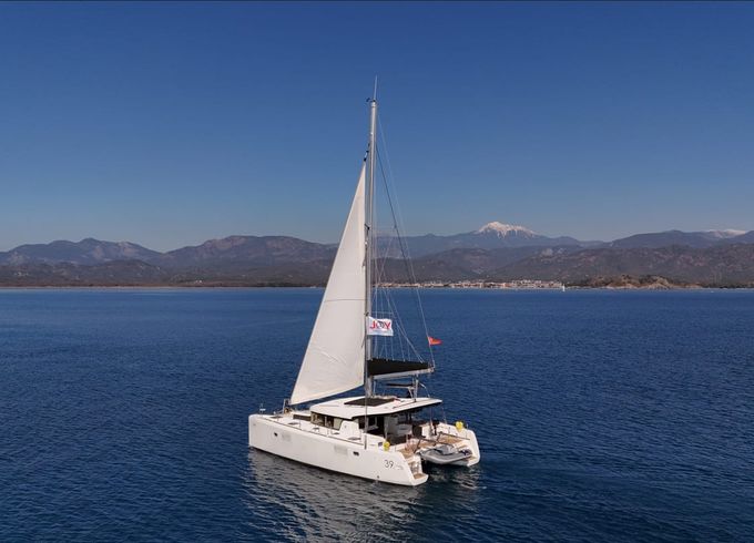 Lagoon 39