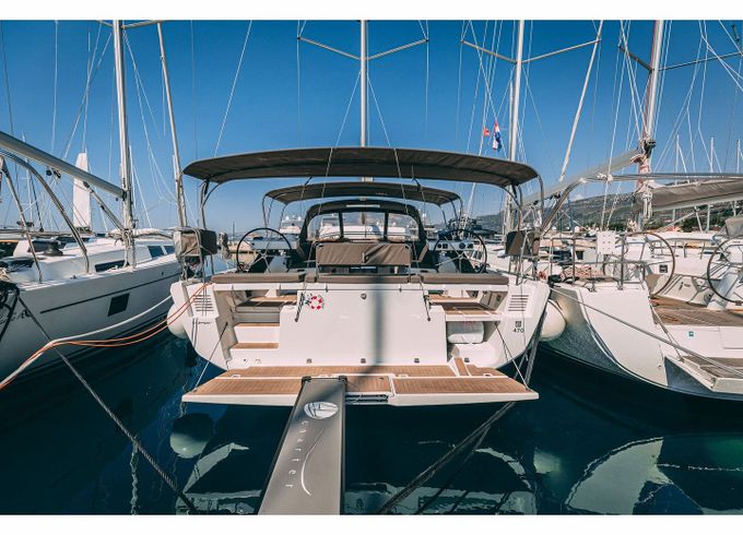 Dufour 470 Owner Layout