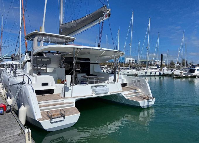 Lagoon 42