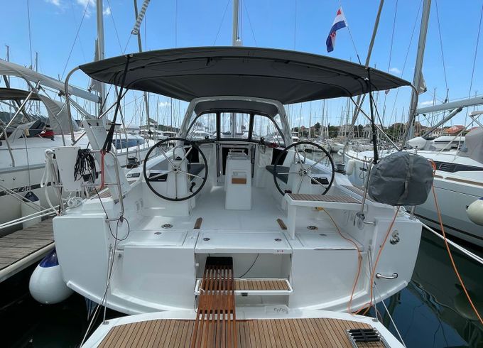 Beneteau Oceanis 38.1