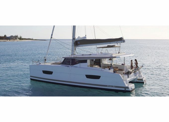 Fountaine Pajot Lucia 40