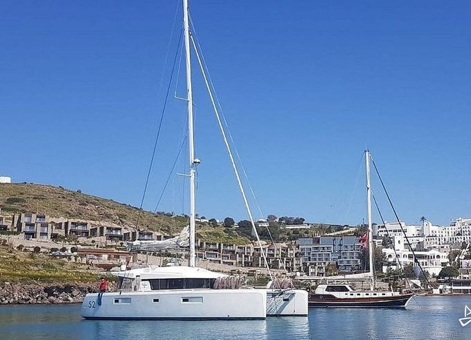 Lagoon 52
