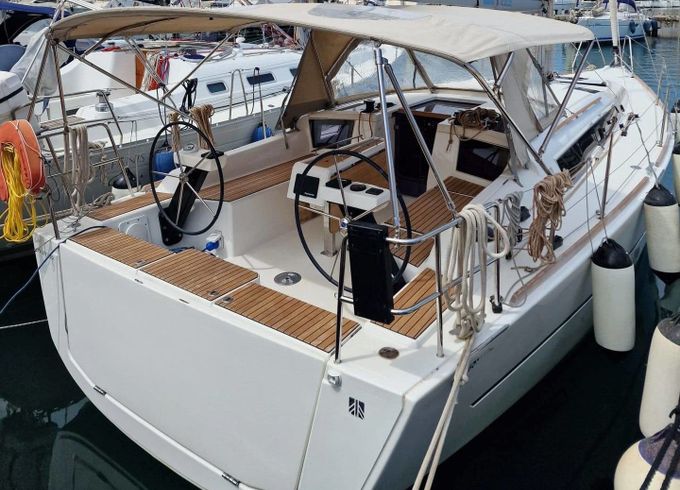 Dufour 360