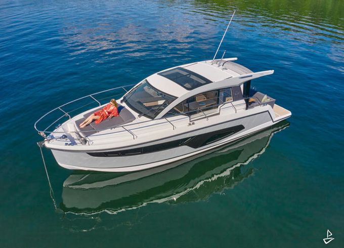 Sealine C335