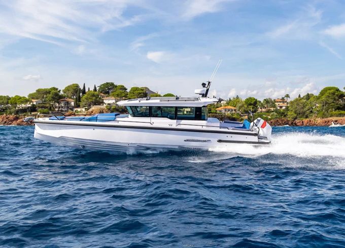 Axopar 37 XC Cross Cabin