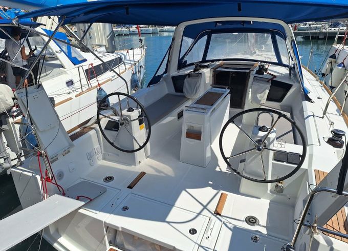 Beneteau Oceanis 38.1