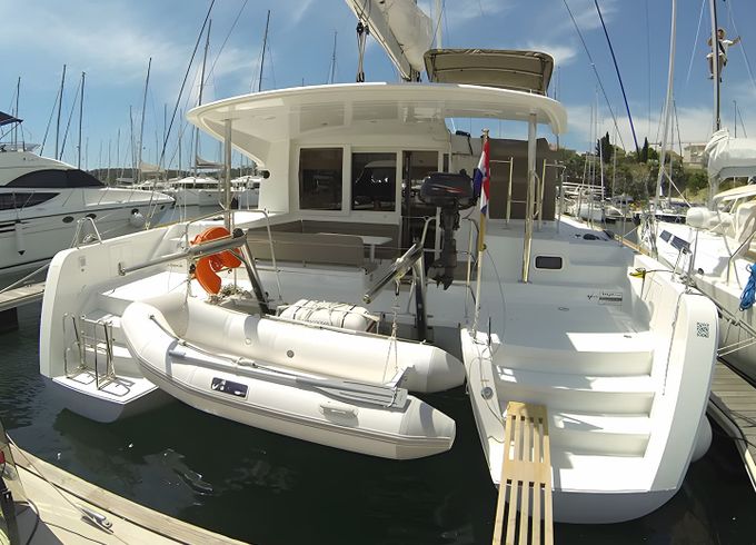 Lagoon 39