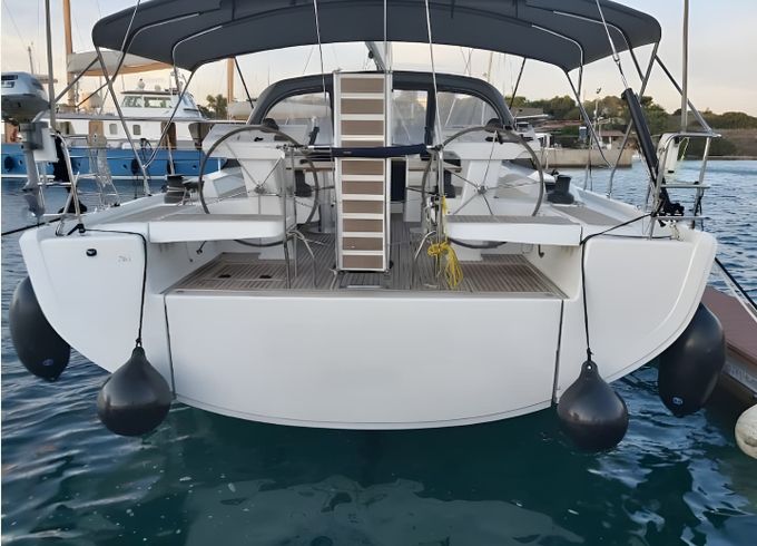 Hanse 548
