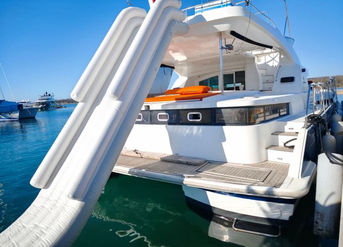 Lagoon Power 44