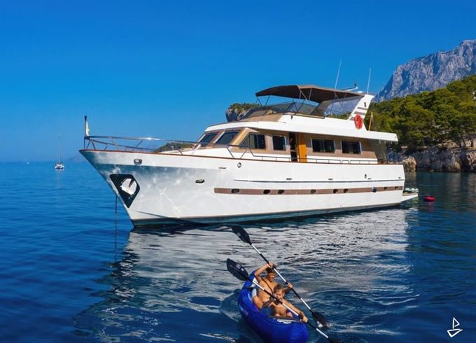 Custom Made Motoryacht