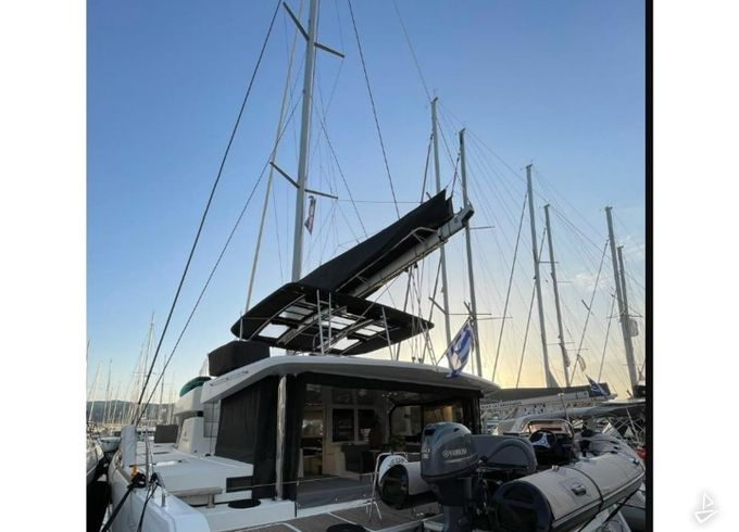 Lagoon 52