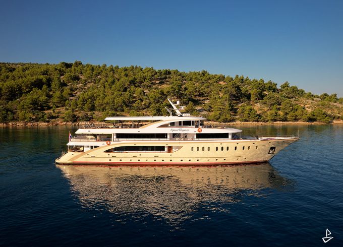 Custom Made Motoryacht