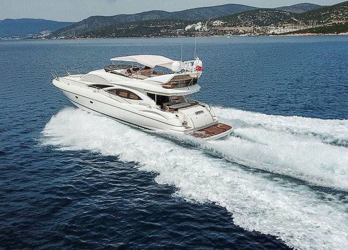 Sunseeker 82 Yacht