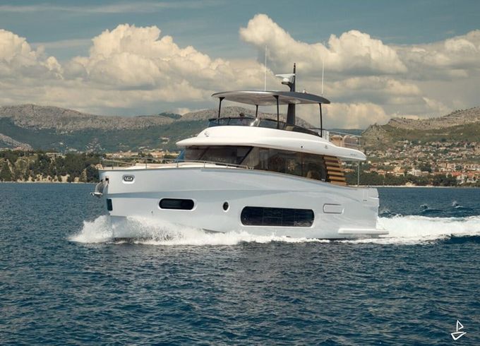 Azimut Magellano 66