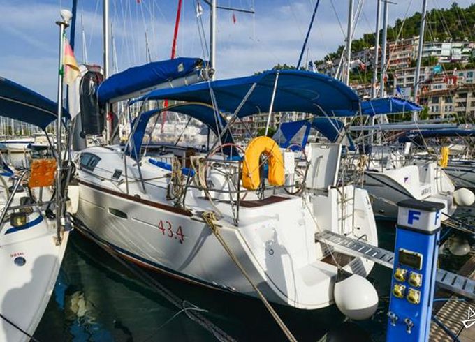 Beneteau Oceanis 43