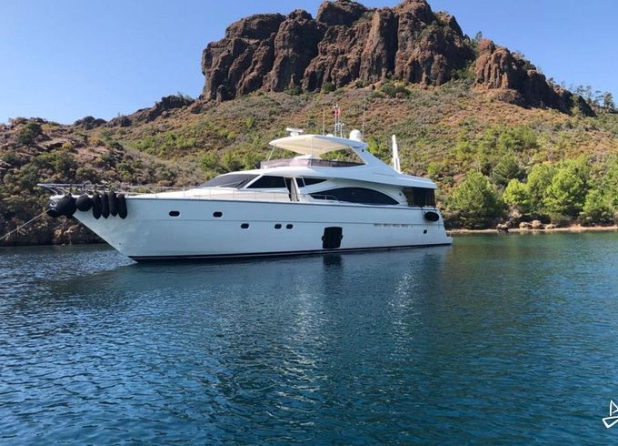 Ferretti Yachts 830