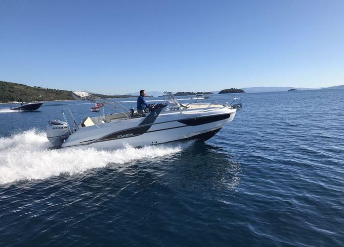 Beneteau Flyer 7.7. Sundeck