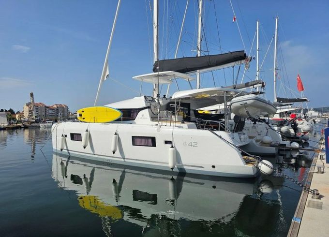 Lagoon 42