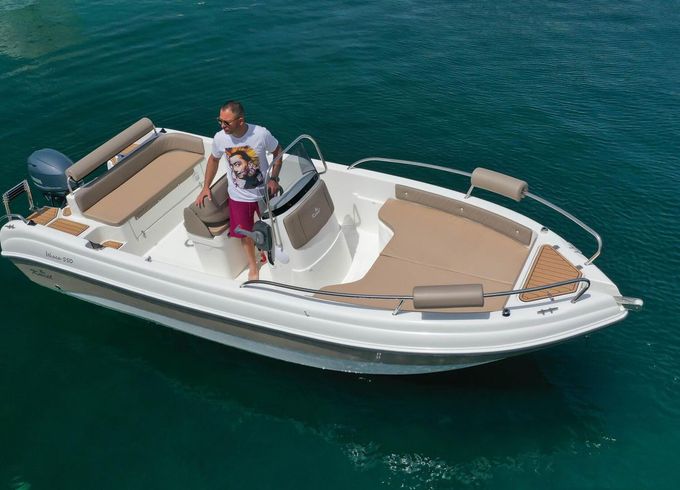 Karel Ithaca 550