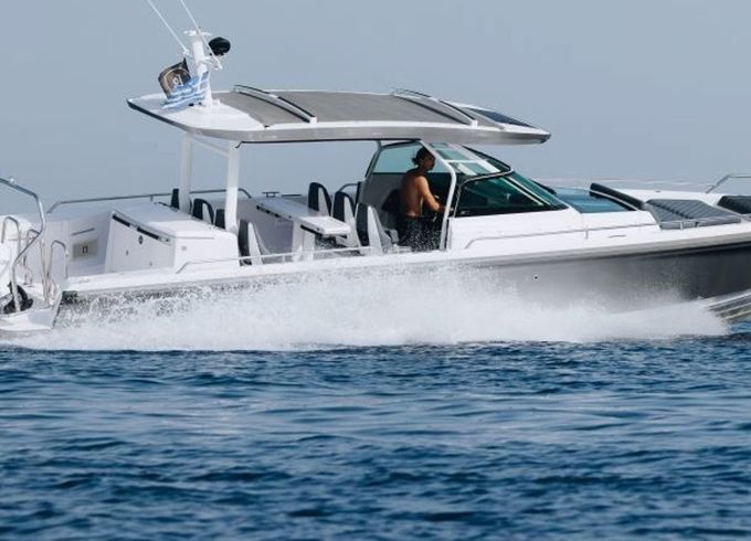 Axopar 37’ Sun-Top