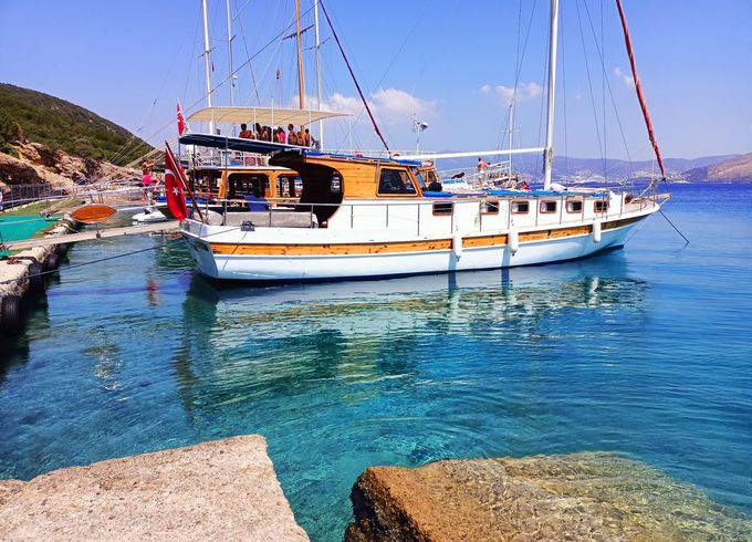 Custom Daily private boat tour