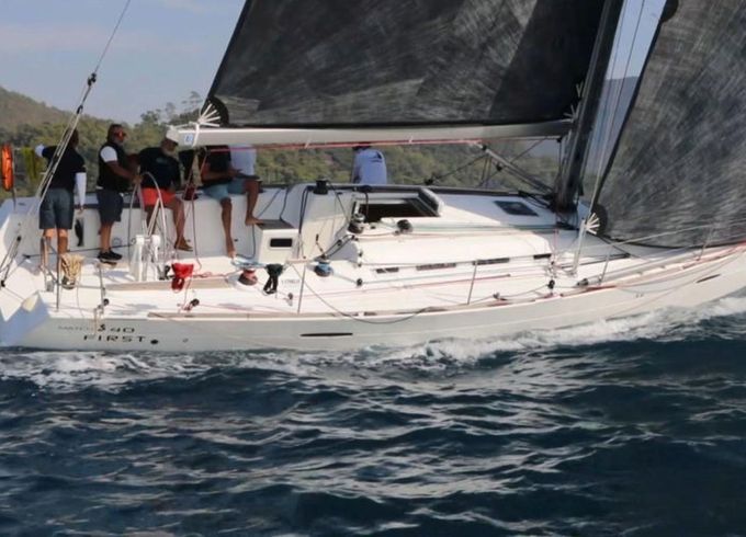 Beneteau First 40