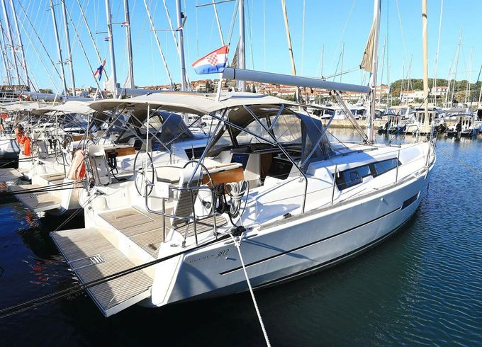 Dufour 382