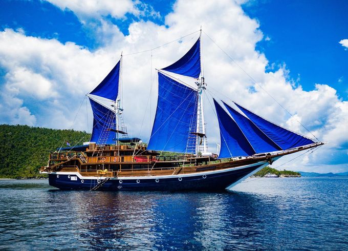 Traditional Phinisi (schooner)