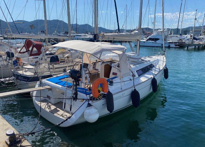 Beneteau Oceanis 37