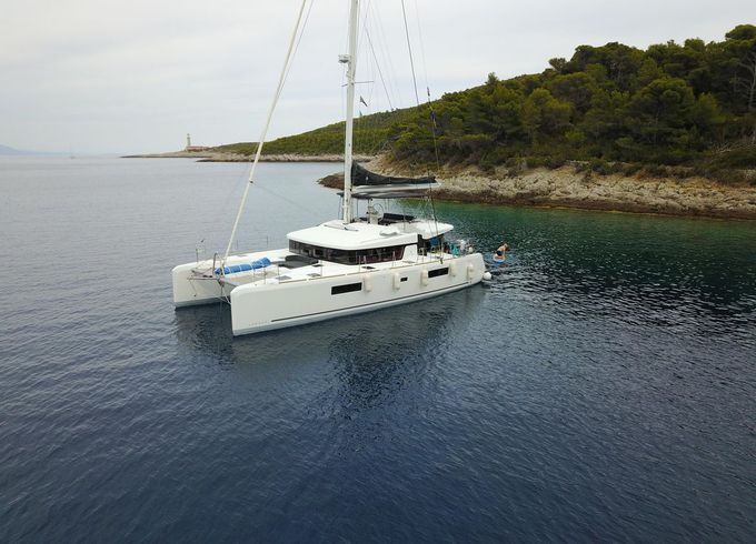 Lagoon 52