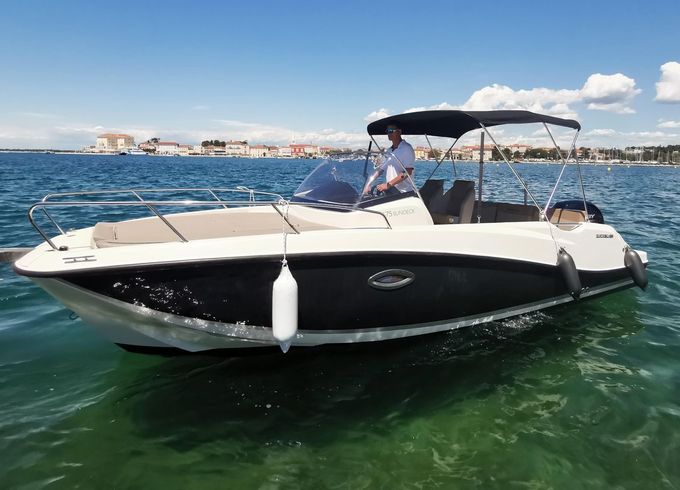 Quicksilver 675 Active Sundeck