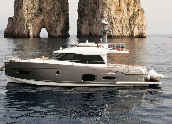 Azimut Magellano 53