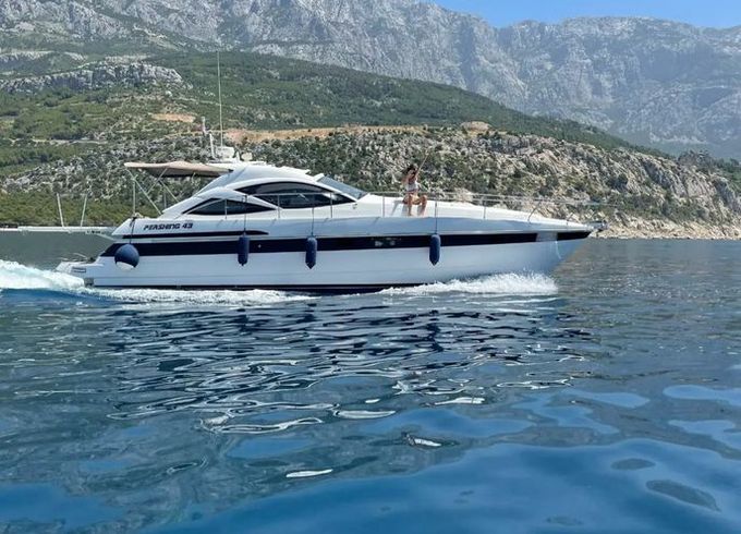 Pershing 43