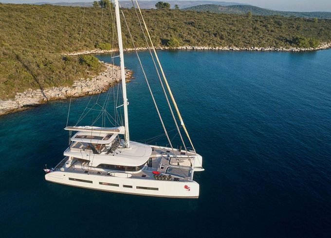 Lagoon Seventy 7