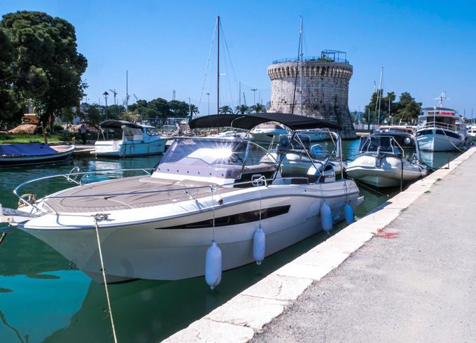 Atlantic Yachts 730 Sun Cruiser