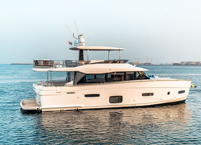 Azimut Magellano 66