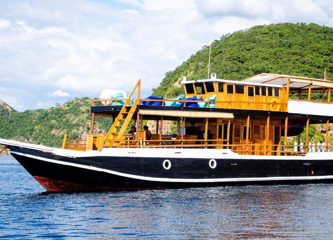 Traditional Traditional Motor Yacht