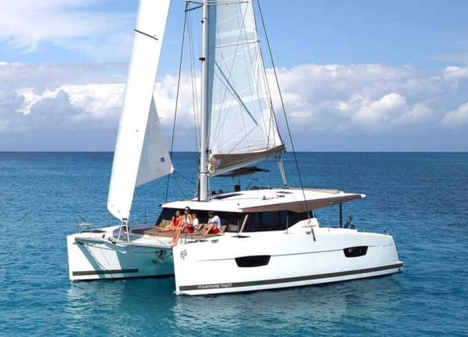 Fountaine Pajot Lucia 40