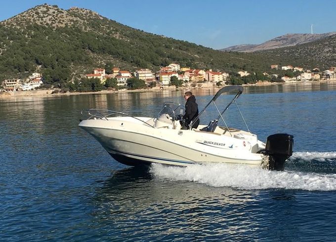 Quicksilver 635 Commander