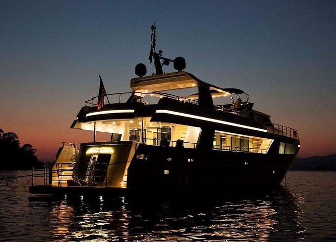 M/Y 102