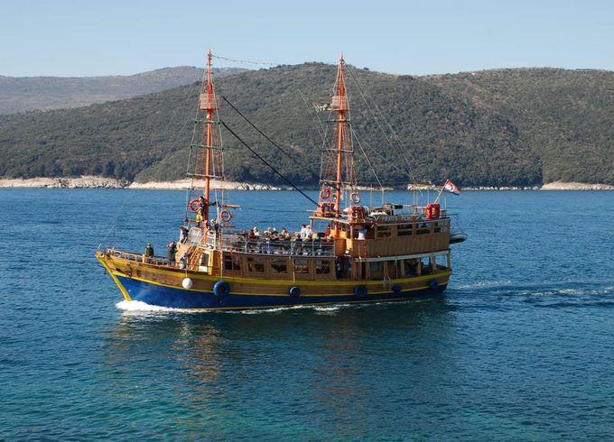 M/B Pirate's ship 79