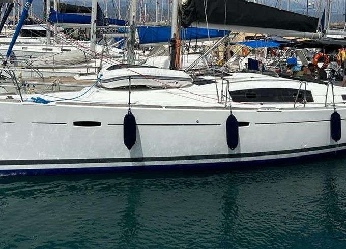 Beneteau 43