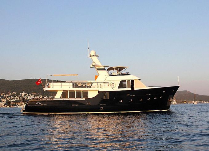 M/Y 77