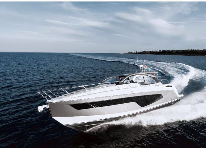 M/Y 52'